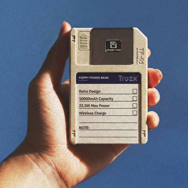 Retro Floppy Disk Power Bank - 10000mAh with Magnetic Attachment & 64Go Storage